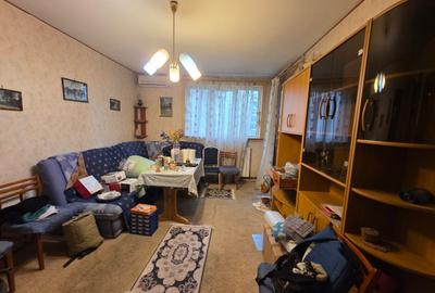 Titan, chiar la intrare in Parcul IOR, pe Lunca Bradului, la Scoala 195 - 9