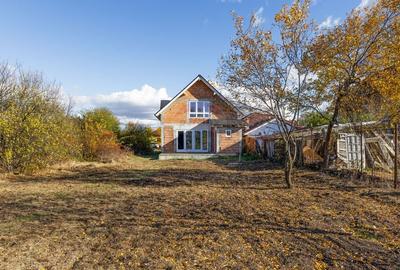 Casă la roșu cu teren generos, 500 mp, situată pe strada Ostașului - 10