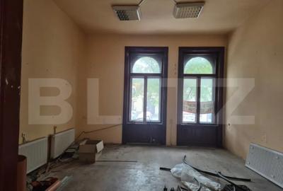 Casă cu 7 camere cu Teren 1021 Mp în Central - 13