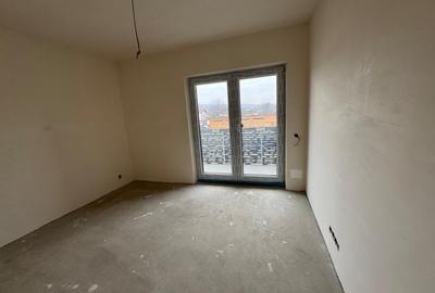 Oportunitate! Penthouse cu 4 camere+ terasa, in vila, Floresti - 3