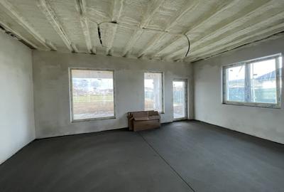 Duplex cu 3 camere cu Canalizare în Cristian - 8