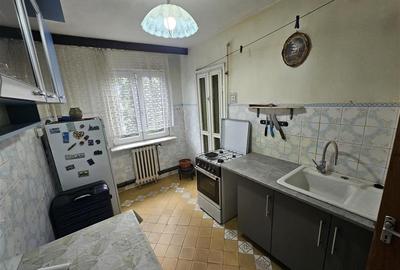 Apartament cu 4 camere semidecomandat, mobilat în Micro II - 20