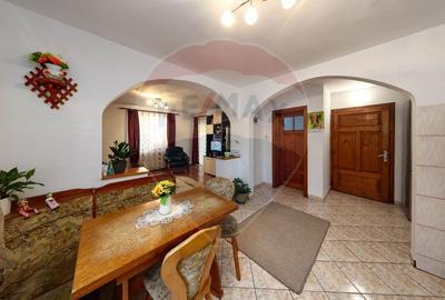 Casa si Spatiu comercial, centru in Sacele! - 22