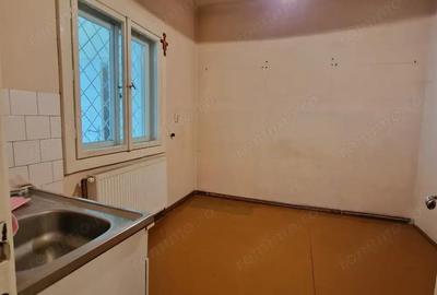 Apartament cu 3 camere decomandat în Traian - 2