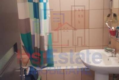 Apartament cu 3 camere decomandat în Nicolina