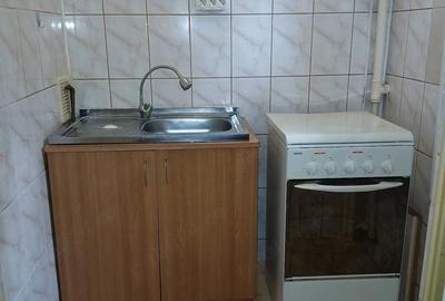 Garsonieră decomandată în Titan