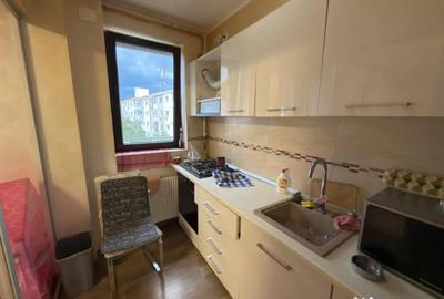 Apartament cu 3 camere semidecomandat în 9 Mai - 16