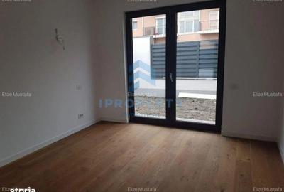 Casă cu 5 camere cu Canalizare în Central - 1