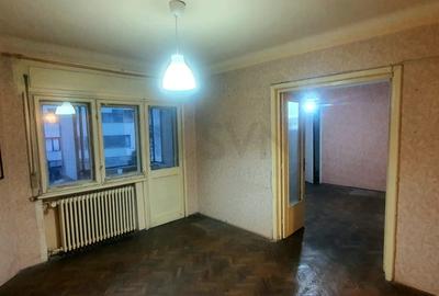 Apartament cu 3 camere decomandat în P-ța Unirii - 2