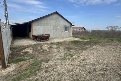 Casă cu 3 camere cu Teren 2400 Mp în Smeeni