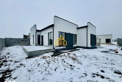Casă cu 4 camere în Domnești - 1