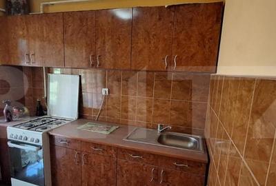 Apartament 2 camere , cu 2 balcoane ?i pivni?a , zona Micr - 14