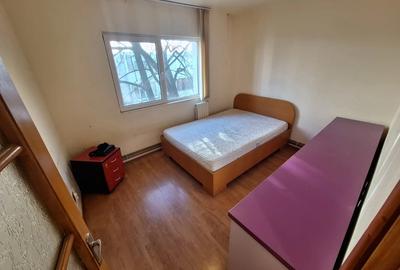 VAND SCHIMB APARTAMENT - INEL 2 ETAJ 2 3 Camere Decomandate cu 2 Baii - Balcon - Centrala Propri - 2