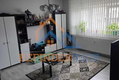 Apartament cu 3 camere decomandat în Rahova