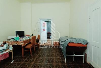 Apartament cu 4 camere, la parter, cu 2 fronturi stradale. - 3