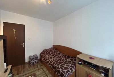 Apartament 3 camere, semidecomandat, etajul 3/4, zona P-ta Doina - 9