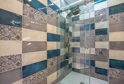 Garsonieră decomandată în Decebal