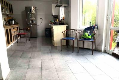 Casa spatioasa cu 6 camere si 3 bai - confort si intimitate - 12
