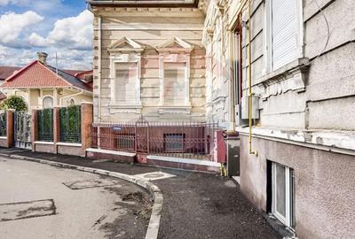 Apartament cu 4 camere semidecomandat în Central - 4