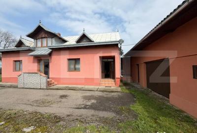 Casă cu 5 camere cu Teren 2070 Mp în Central - 2