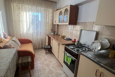 Apartament cu 2 camere decomandat, mobilat în Central