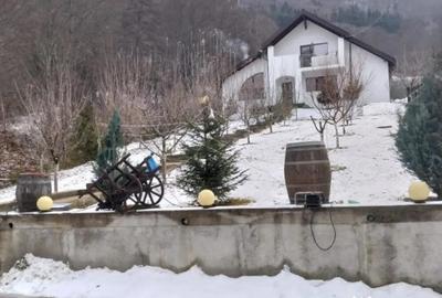 Casă cu 4 camere cu Teren 1500 Mp în Malaia - 1