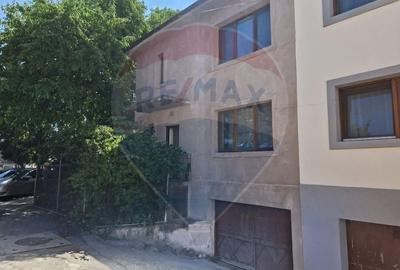 Casa / Vila  str. Ana Ipatescu S+P+1 , 5 camere , teren - 252 mp - 6