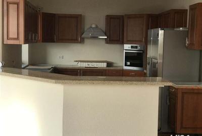 Casă cu 9 camere cu Teren 900 Mp în Cornu - 8