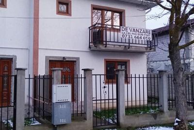 Casă cu 4 camere în Lacu - 1