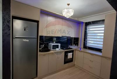 Apartament cu 3 camere  cu loc de parcare si curte proprie -de vanzare - 4