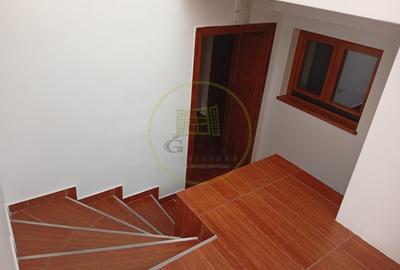 Casă cu 4 camere cu Teren 100 Mp în Lupeni - 15