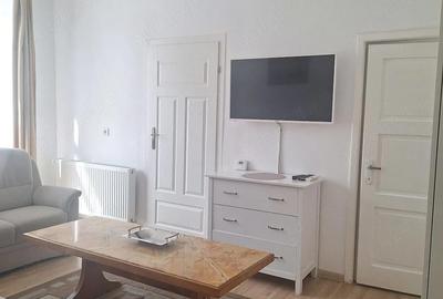 Apartament cu 3 camere semidecomandat în Central - 6