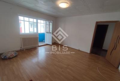 Apartament cu 3 camere semidecomandat în Decebal - 5