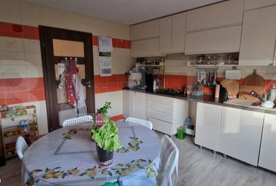 Casă cu 6 camere cu Teren 400 Mp în Podari - 18