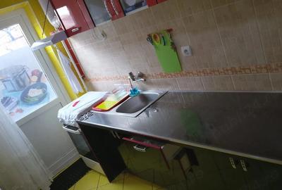 Apartament cu 2 camere semidecomandat în Micro 6 - 2