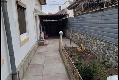 Casă cu 4 camere în Central - 2