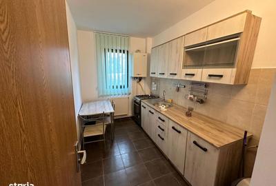 Apartament cu 3 camere decomandat în Albești