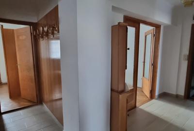 Apartament cu 3 camere decomandat, mobilat în Ultracentral