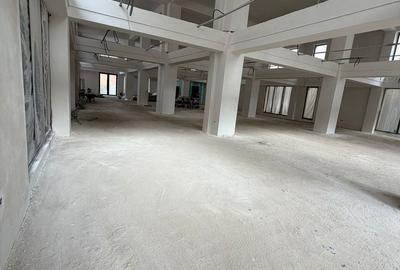 Spațiu comercial, de 985 mp, în Central - 3