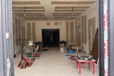 Spațiu comercial, de 150 mp, în Central - 3