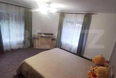 Casă cu 5 camere cu Teren 300 Mp în Central