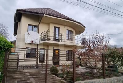 Casă cu 5 camere cu Teren 250 Mp în Central - 8