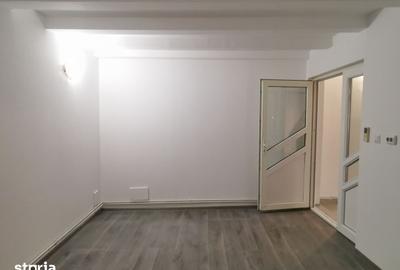 Casă cu 8 camere cu Teren 250 Mp în Grivița - 2