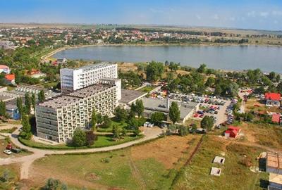Teren in primul rand langa lac si sanatoriul balnear - 1