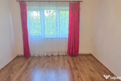 Apartament cu 2 camere semidecomandat în Gojdu