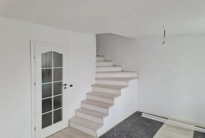 De vanzare Apartament 4 camere tip duplex Pacii, etajul 4 si 5
