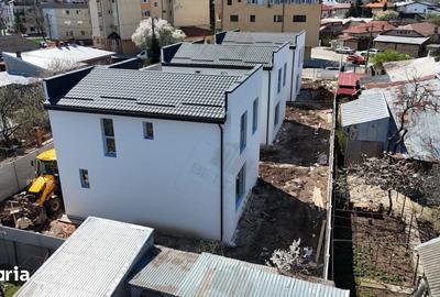 Casă cu 5 camere cu Teren 327 Mp în Central - 7