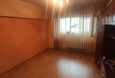Apartament cu 2 camere decomandat în Radu Negru