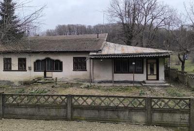 Casă cu 4 camere cu Teren 700 Mp în Central - 3