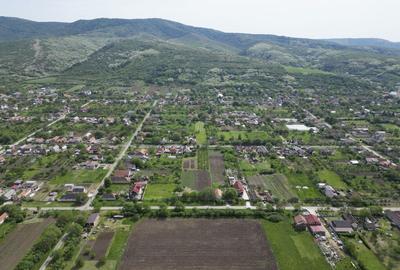 Teren de 3090 mp, în Cuvin - 29